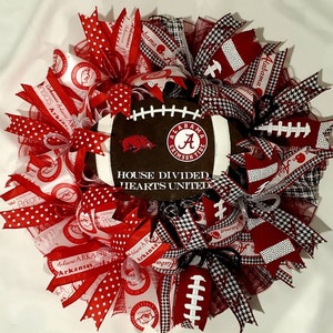 Suchen Sie sich Ihren Team Deco Mesh Fußball Wreath aus