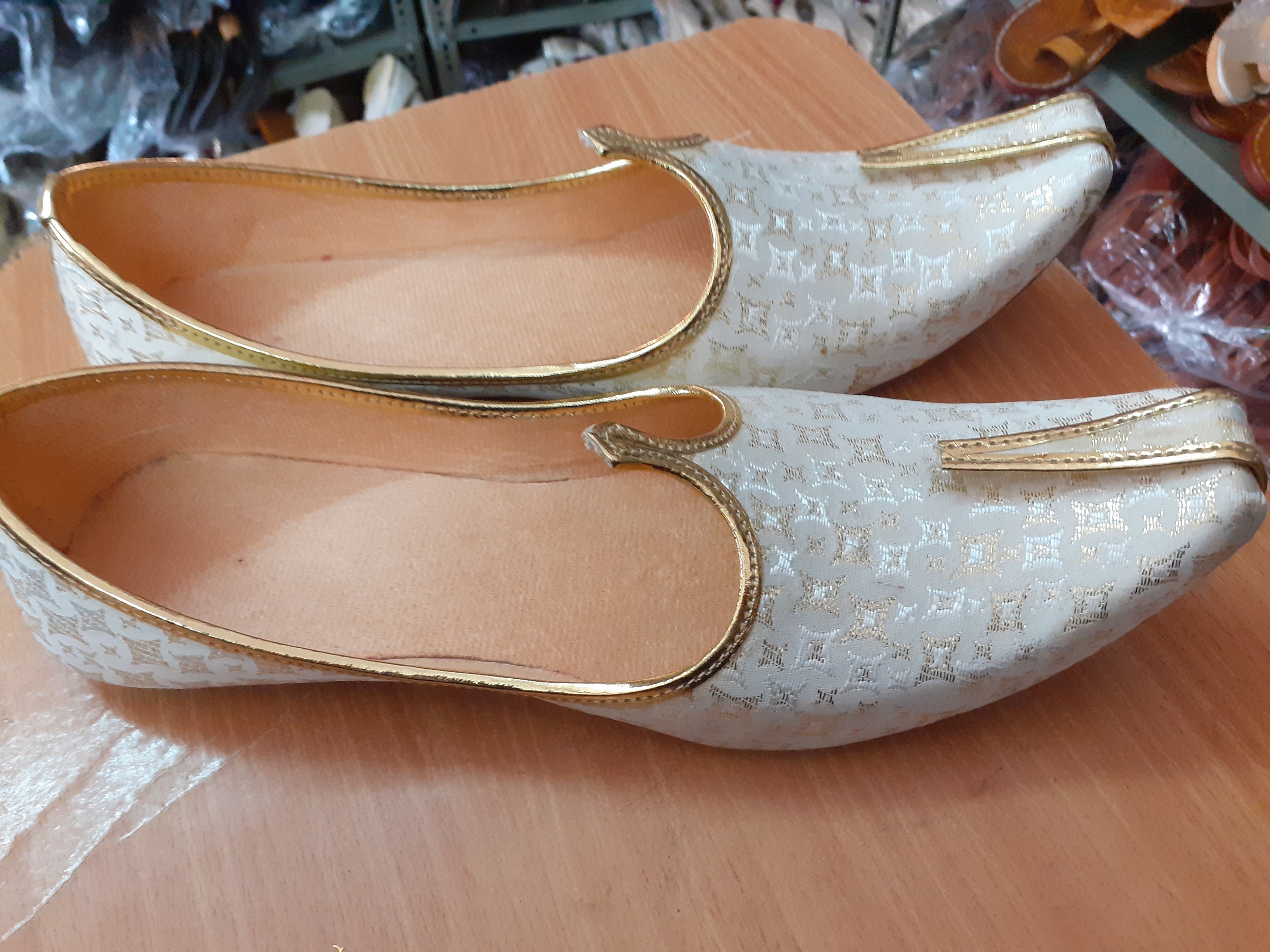reef sandals with bottle opener on bottom