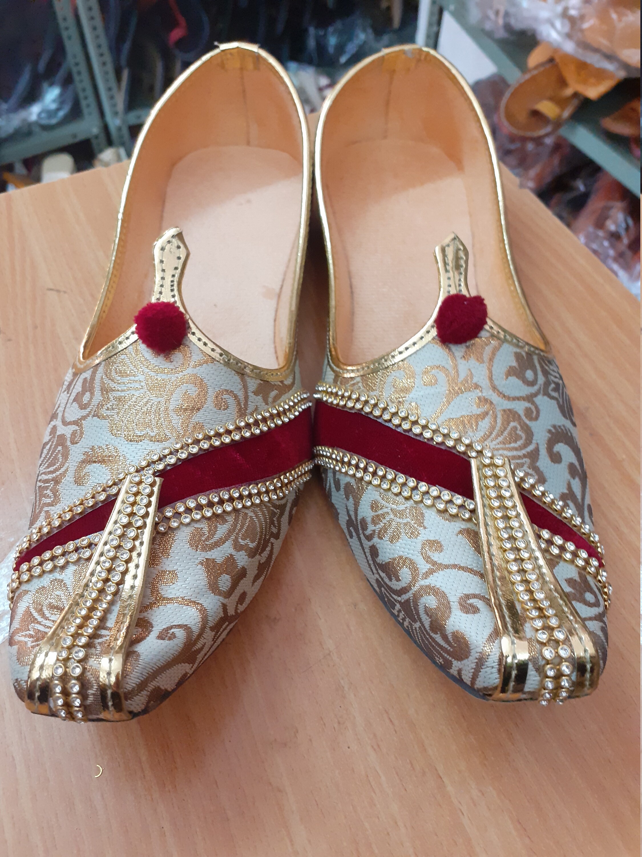 male indian shoes