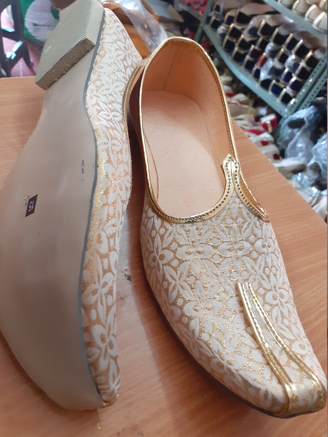 mojari style shoes
