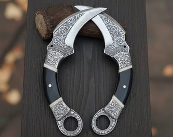 Juego de cuchillos karambit personalizados grabados, hojas curvas hechas a mano, ideales para coleccionistas o como regalo de boda.
