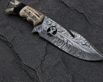 Cuchillo de caza de acero de Damasco con mango de asta de ciervo – Herramienta de supervivencia para acampar