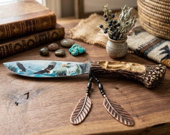 Cuchillo de caza artesanal grabado con águila y mango de asta de ciervo – Herramienta de supervivencia, acampada y bushcraft