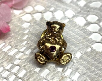 紫色の宝石が付いたヴィンテージのクマのピン