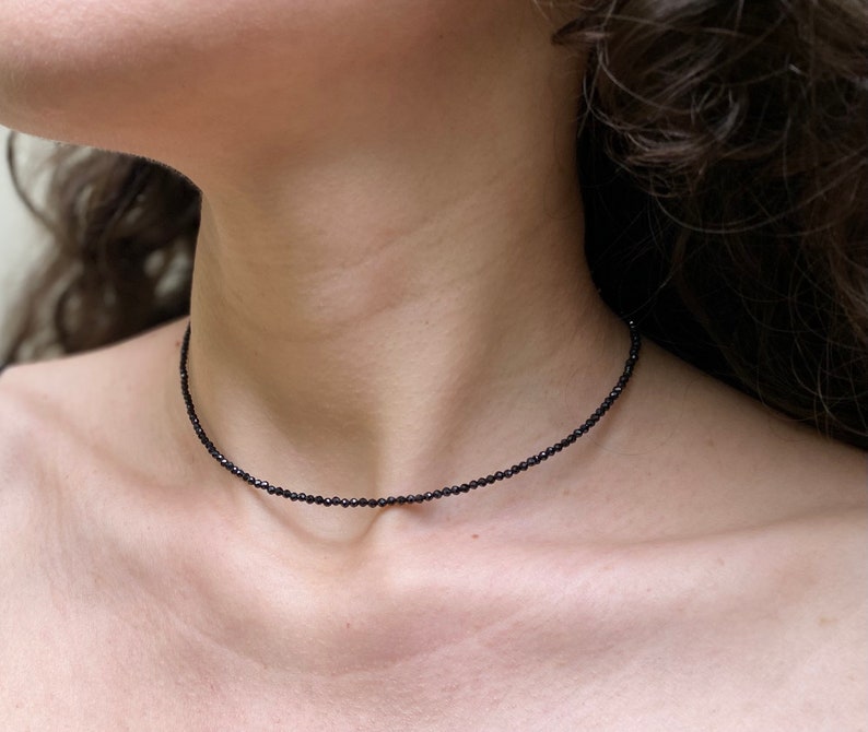 Schwarzer Spinell-Halsband minimalistischer Halsband natürlicher Edelstein zierlicher Halsband Bild 2