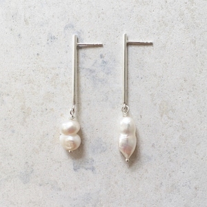 Elegant minimalist baroque natural pearl earrings, minimalist earrings, wedding earrings