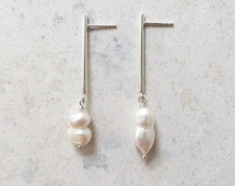 Elegant minimalist baroque natural pearl earrings, minimalist earrings, wedding earrings