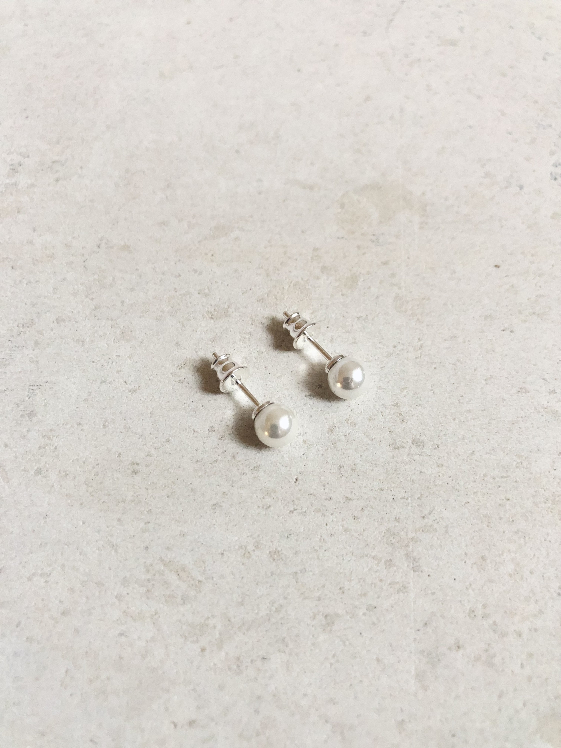 Minimalist Perle Ohrringe, Zierliche Ohrringe, Brautjungfer Geschenk, Hochzeit Ohrringe, Geschenk für sie