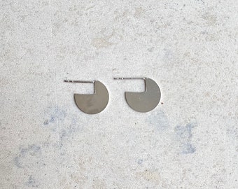 Eleganta unika cirkelformade silverörhängen, minimalistiska designörhängen