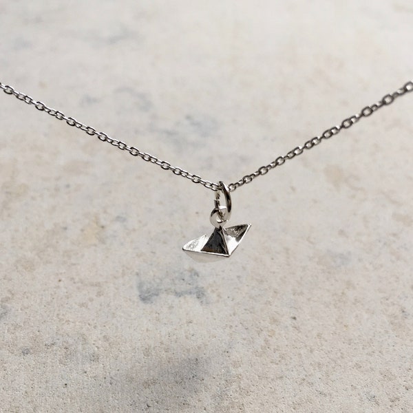 Halskette Papierboot I Origami Boot Halskette I Zierliche Halskette I Minimalistische Silberkette I Geschenk für Sie