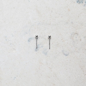Tiny silver earrings I Dainty teardrop earrings