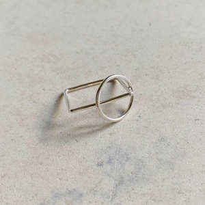 Anillo geométrico único y contemporáneo de plata esterlina