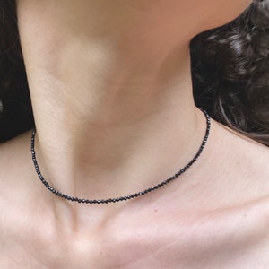 Schwarzer Spinell-Halsband minimalistischer Halsband natürlicher Edelstein zierlicher Halsband Bild 1