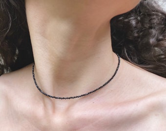 Schwarzer Spinell Choker | minimalistische Choker | natürlicher Edelstein | zierlicher Choker