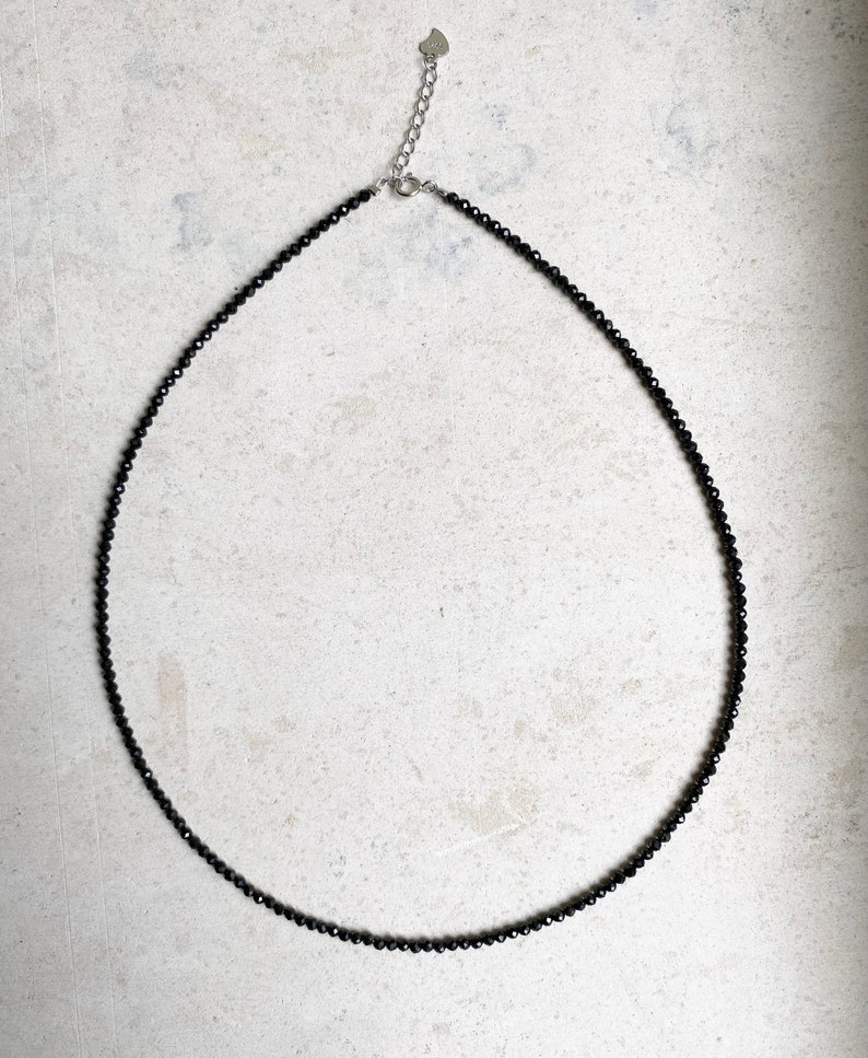 Schwarzer Spinell-Halsband minimalistischer Halsband natürlicher Edelstein zierlicher Halsband Bild 3
