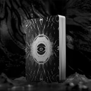 Nouveau jeu de cartes tarot indépendant Sorcières du Noir : Oracle du royaume des ombres