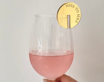Acrylic Hen Name Drink Charm |  Round Place Names | Wedding Favours | Disc Name Tags | Glass Place  Holder | Place Cards | Personalised