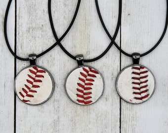 Collier baseball fabriqué à partir de balles de baseball en cuir véritable, collier baseball pour garçons, cadeau baseball maman, cadeau équipe de baseball