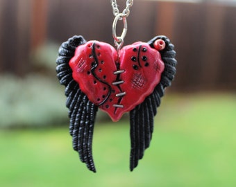 Broken Heart Angel Wing Polymer Clay Pendentif