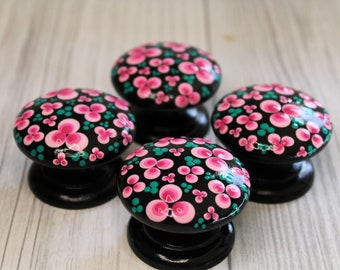 Boutons de commode peints en fleurs de cerisier à pois, poignées de tiroir en bois roses et noires, boutons peints à la main, finition de meubles