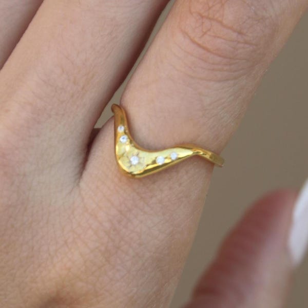 V Shaped Topaz Star Ring – Handcarved Celestial Ring – Sterling Silver Stacking Band – Dainty Boho Ring – Gift for Her - USA Duties Included