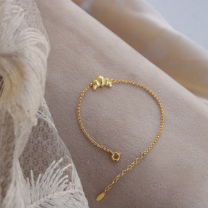 Bracelet croissant doré, bracelet à breloques croissant, bracelet délicat en or torsadé parisien français image 4