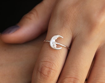 Dainty Moon Ring, delicate moon ring, Crescent Moon Ring, Celestial ring