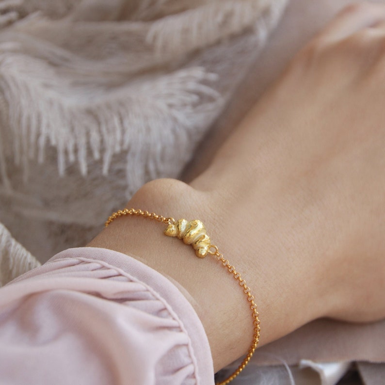 Bracelet croissant doré, bracelet à breloques croissant, bracelet délicat en or torsadé parisien français image 1