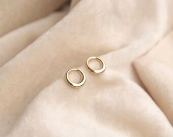 14 K Gold Open Circle Stud Earrings