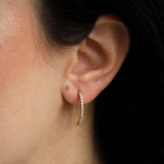 Orecchini a cerchio in argento sterling placcato oro: delicata montatura in zirconi cubici - Italia