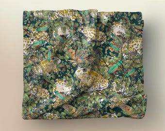 Toad and Lizard Bedspread, Green Botanical Pattern with Insects, Autumnal Colorful Design, Green Toad and Spadefoot Toad.