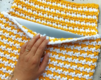 Crochet Laptop Sleeve Pattern: Easy No-Sew Case (PDF Pattern)