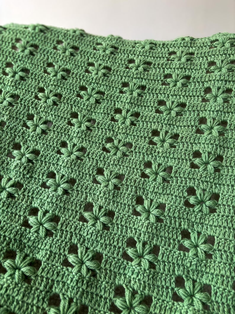 crochet baby blanket with flowers made in wool