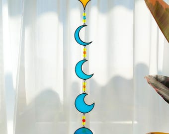 Decorazione a forma di luna in vetro colorato, acchiappasole, regalo per la festa del papà, decorazione celeste da appendere alla finestra, regalo per papà, decorazione da appendere con luna e stelle