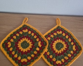 Topflappen, Granny Square, grün/ bordeaux/gelb, 24 x 24 cm, 100 % Baumwolle