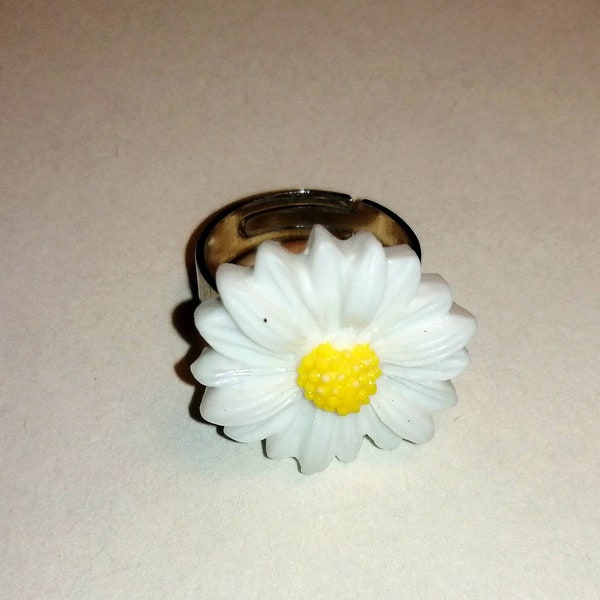 Bague fleurs printemps, avec anneau en argent plaqué