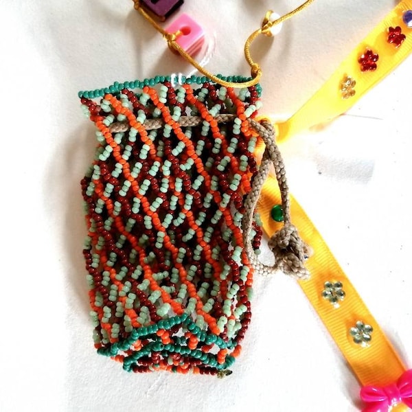 Petit sac en perles pour rangement bagues