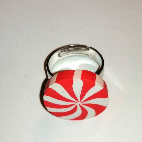 Bague, anneau plaqué argent et cabochon pâte fimo