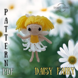 Peut inclure: Patron de crochet pour une poupée amigurumi de fée marguerite. La poupée a les cheveux jaunes, une robe blanche et des ailes jaunes. Le patron est disponible en téléchargement PDF.