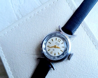 Vintage retro Slava womens watch, fancy lugs, 1960's
