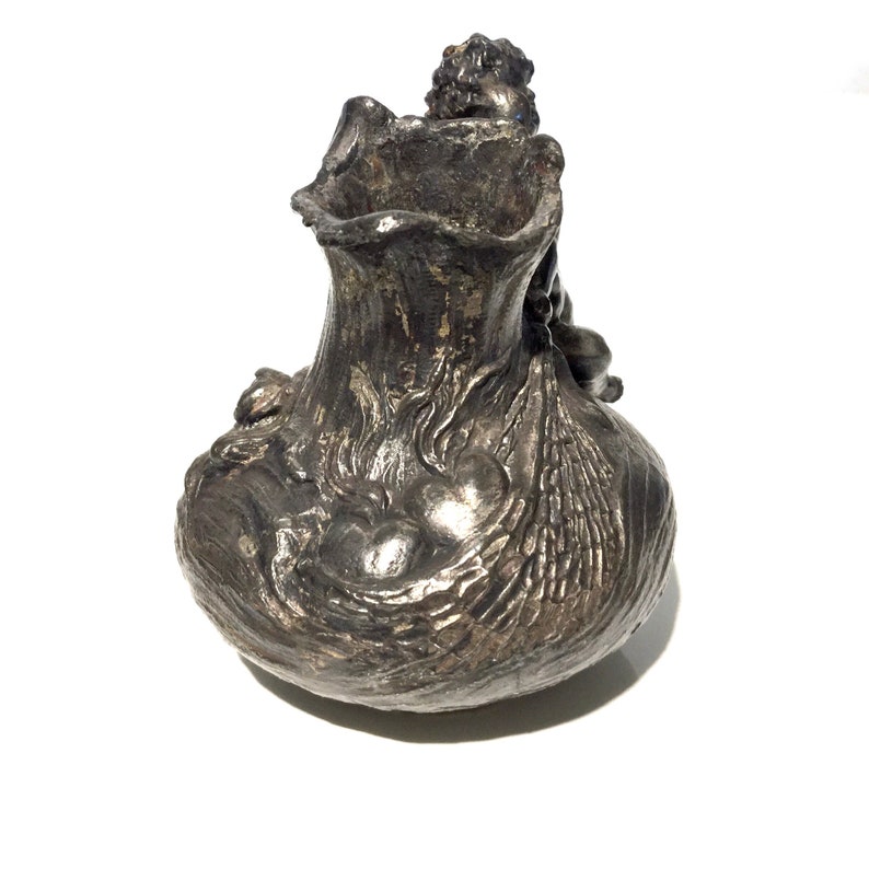 Old little vase being Soliflore sculpts France Art Deco .
