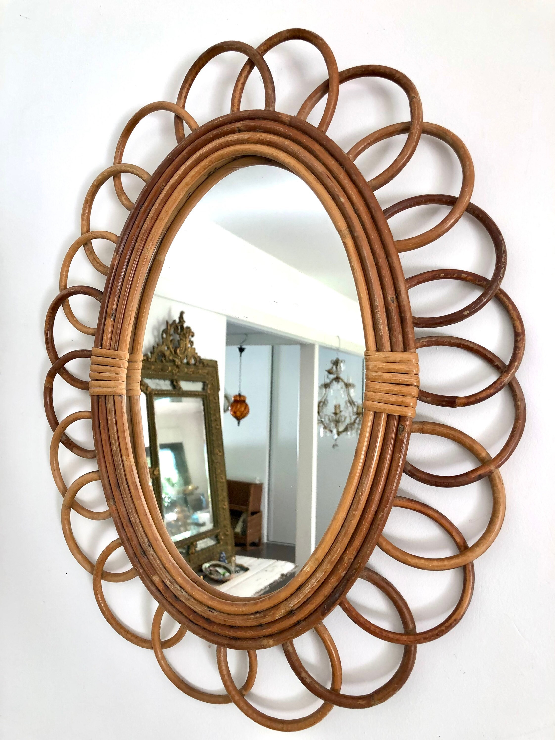 Superbe Miroir en Rotin Vintage Forme Fleur Ovale /1960