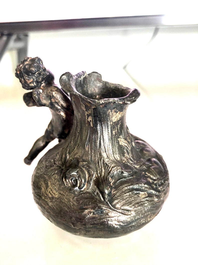 Old little vase being Soliflore sculpts France Art Deco .