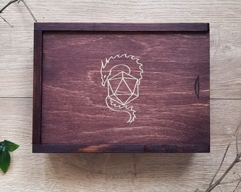 Caja de madera de dados de dragón marrón, caja de fantasía, madera grabada, grabado de nombre personalizado, regalo geek de caja de dados, RPG D&D Dungeons and Dragons Box