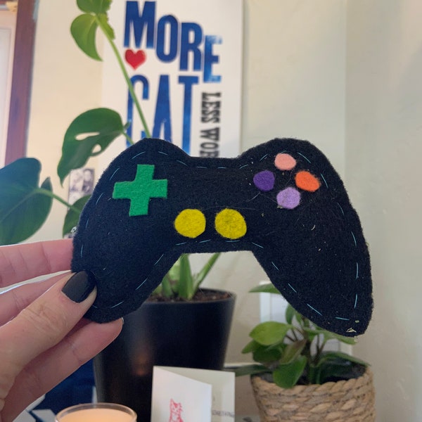 Video game controller felt material catnip cat toy - handmade gifts for cats and cat lovers