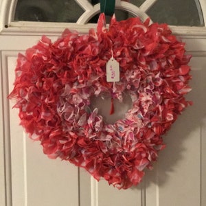 Corona de trapo en forma de corazón