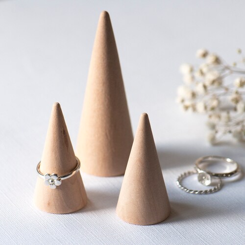 Dark Brown Wooden Finger Ring Cones Holder Stand Jewelry Display for 6 Rings 