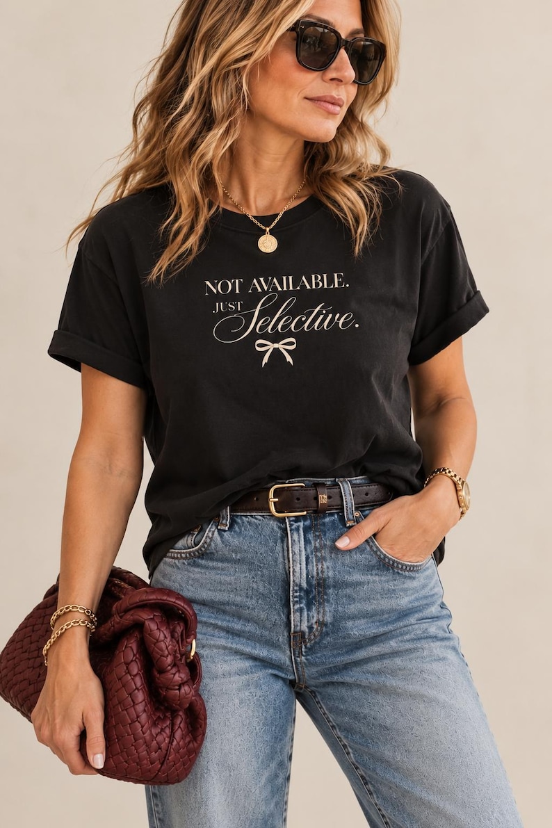 Nicht verfügbar. Nur ausgewähltes Shirt, Vintage-Schleifen-T-Shirt, Statement-T-Shirt für Damen, feminines Retro-T-Shirt Bild 1