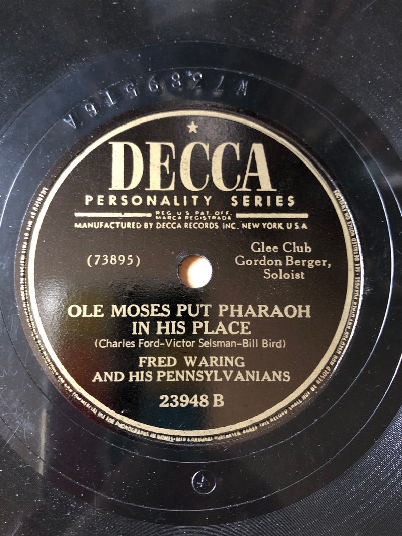 Fred Waring and His Pennsylvanians: Dry Bones/Ole Moses Put Pharaoh in His Place 10 record 23948 image 3