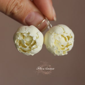 Ivory Flower Earrings. Peony jewelry,  Ivory jewelry, Bride earrings, Wedding earrings, Beige earrings